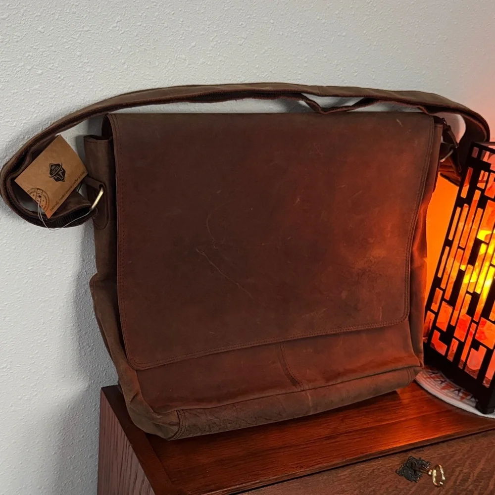 New Hand Crafted 100% Genuine naturally treated Leather Messenger & Laptop Bag